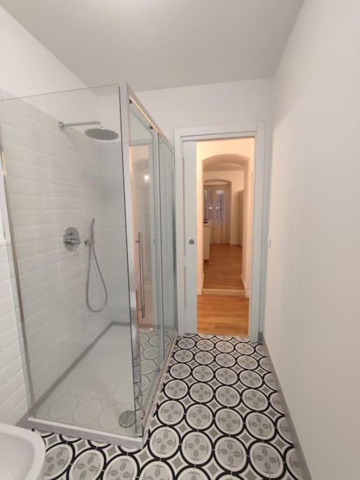 Casa Renova, Intero Appartamento, 2 Camere, Max 4 Ospiti, Trieste Zona Storica Exterior foto
