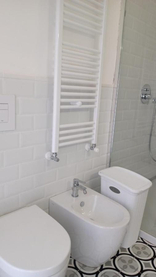 Casa Renova, Intero Appartamento, 2 Camere, Max 4 Ospiti, Trieste Zona Storica Exterior foto
