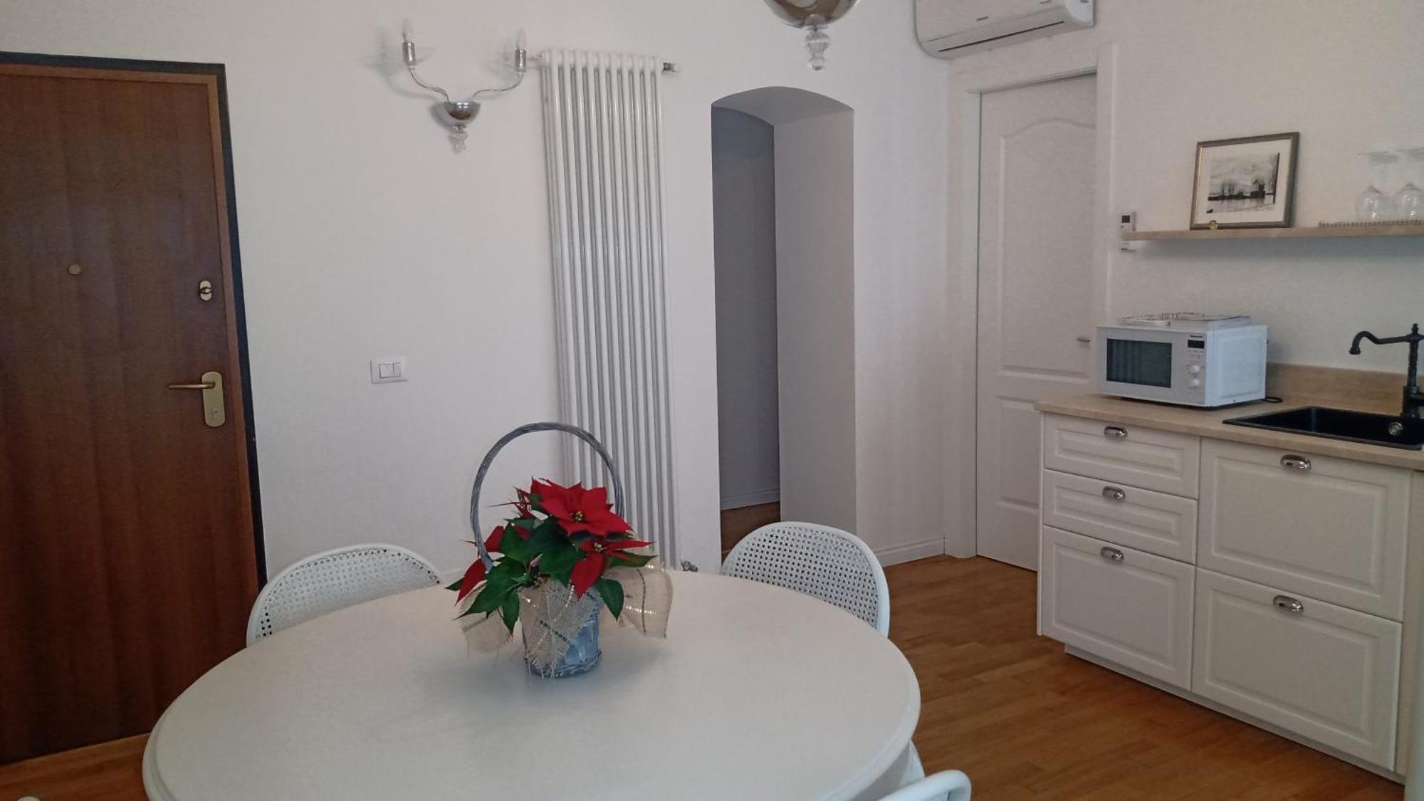 Casa Renova, Intero Appartamento, 2 Camere, Max 4 Ospiti, Trieste Zona Storica Exterior foto